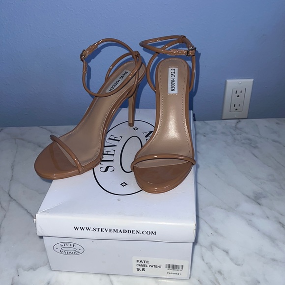 Steve Madden Shoes - Patent leather heeled sandals